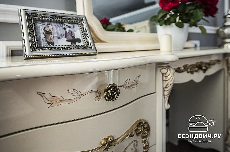 Стол косметический с зеркалом и банкеткой  "Джованни" (МДФ) (Крем Глянец/Патина/Лак) UgEn